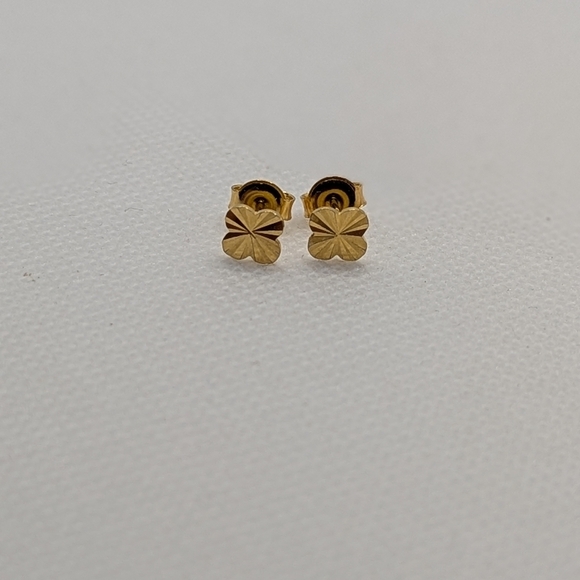 Gold Clover Stud Earrings - Picture 4 of 4